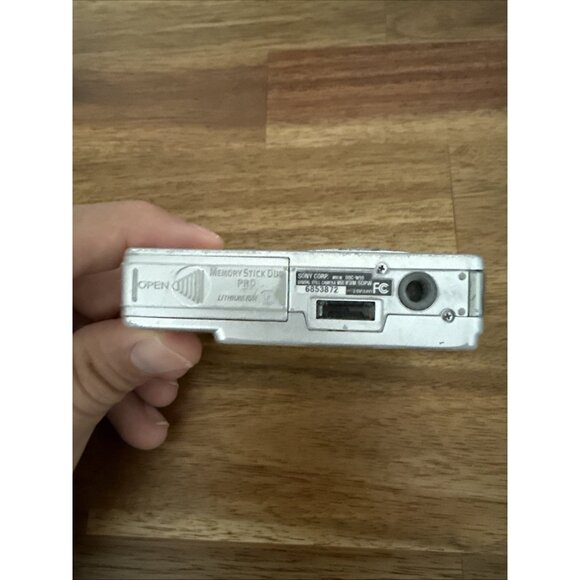 Sony Cyber-Shot DSC-W55 7.2Mp Digital Camera w/3X Zoom [Parts/Repair] AS IS - Picture 7 of 11